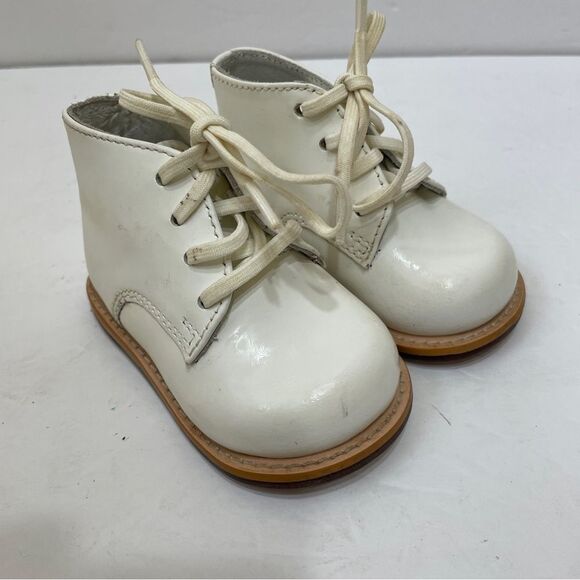 NEW WITHOUT TAGS JOSMO FIRST WALKERS IN WHITE LEATHER - Picture 1 of 8